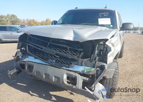 2004 Chevrolet Avalanche 1500 из США, поврежденный, VIN 3GNEK12TX4G165429